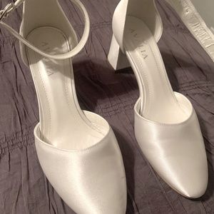 Avalia Size 38 Wedding Shoes